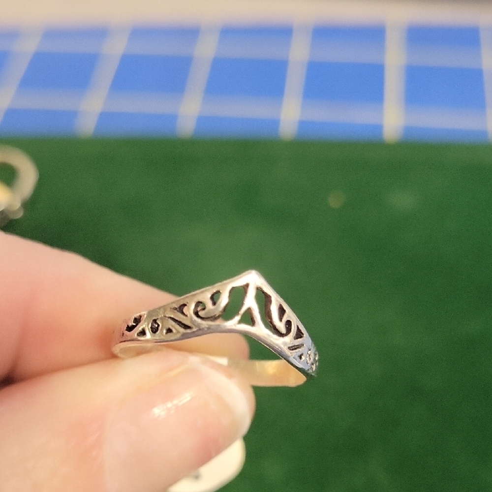 Pointed Crown Like Silver Tone Filigree Ring Size 8.5